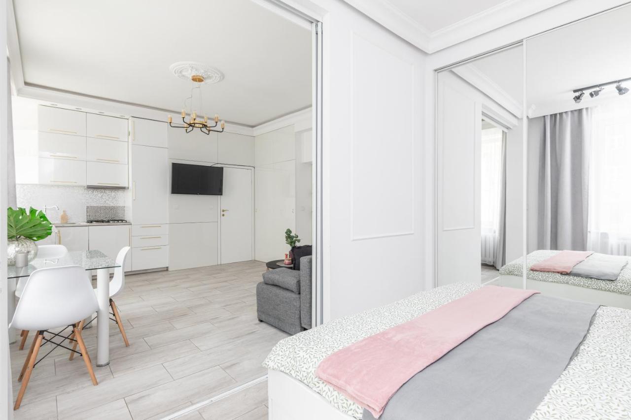 Superapart Chmielna 73A, City Center Варшава Экстерьер фото